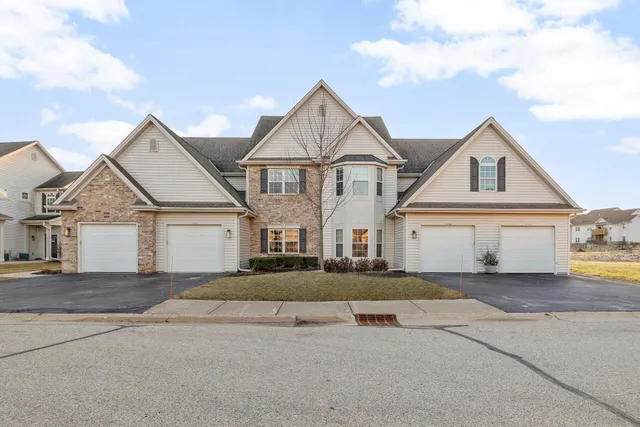 $269,900 | 1799 Woodland Way, Slinger, WI 53086