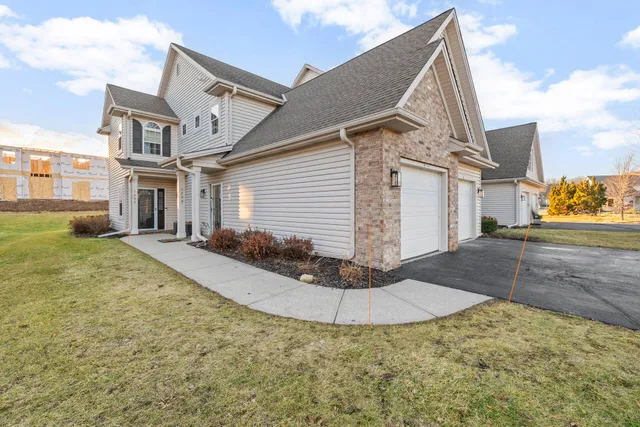 $269,900 | 1799 Woodland Way, Slinger, WI 53086