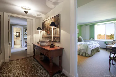 a en suite bathroom with sink and mirror