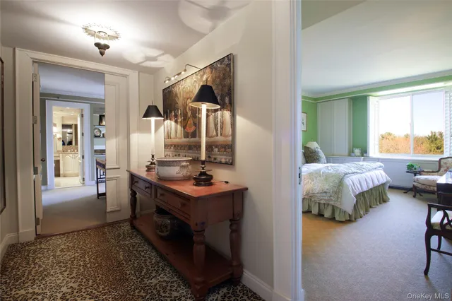 a en suite bathroom with sink and mirror