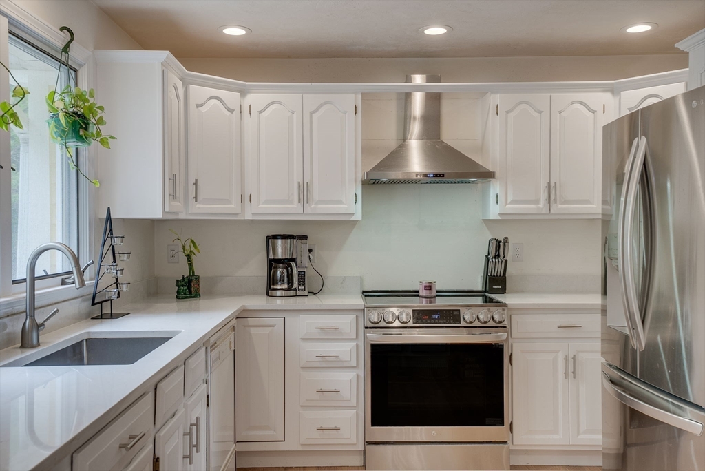 54 Concord Road Bedford, MA 01730 - Photo 3 of 41 Gallery Image 3