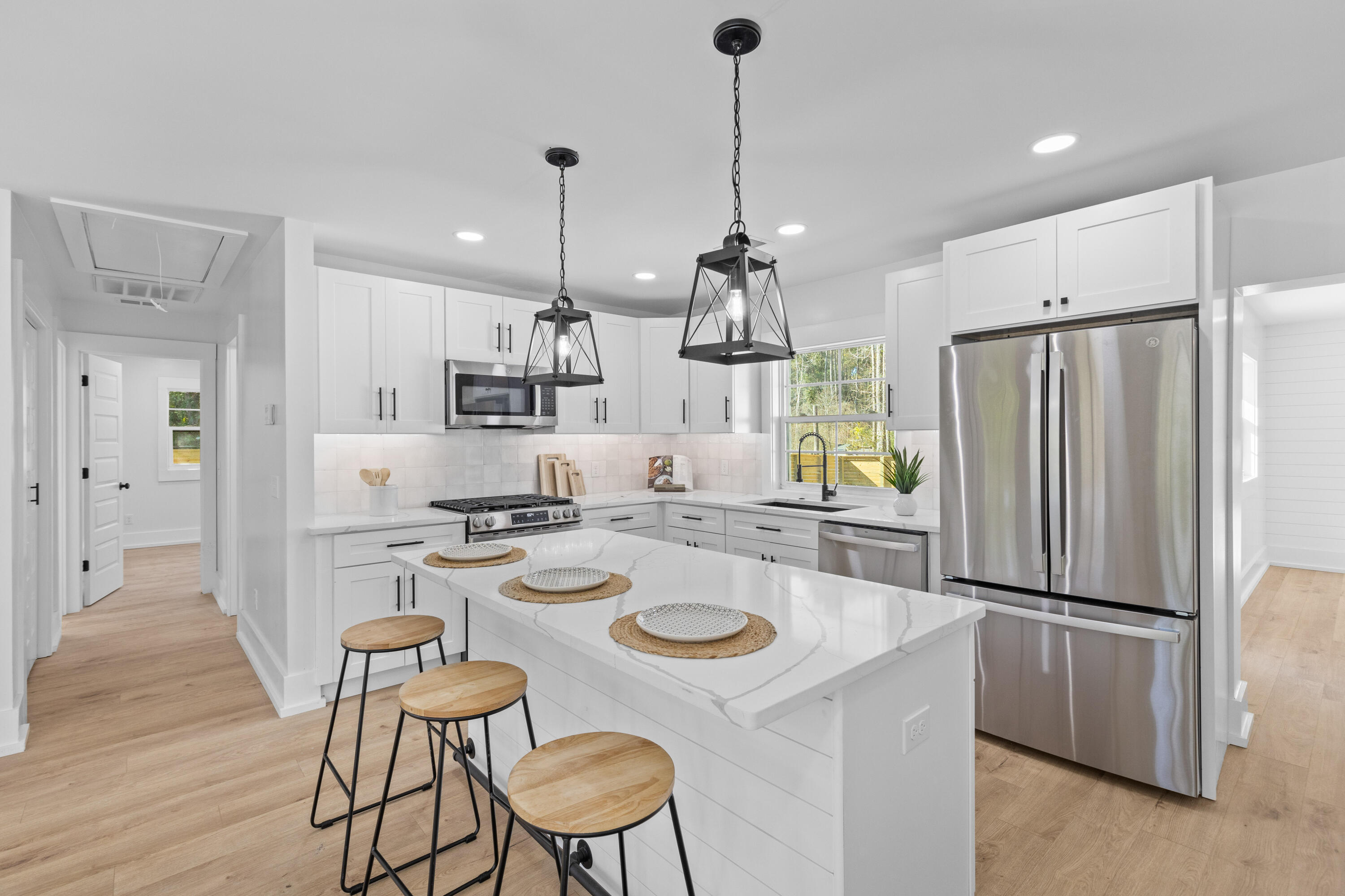 671 Riley Road Charleston, SC 29412 - Photo 10 of 53 Kitchen/bar