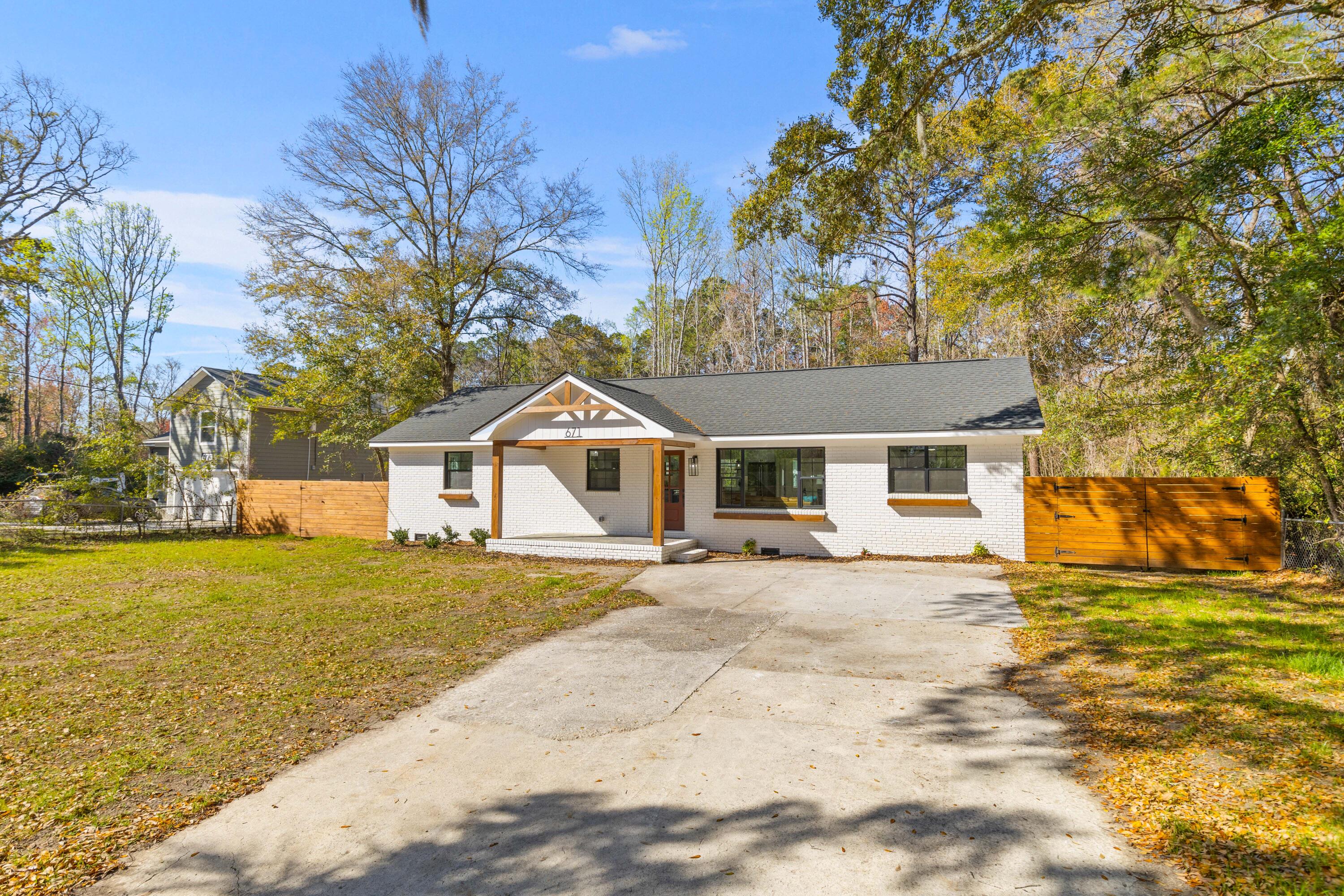 671 Riley Road Charleston, SC 29412 - Photo 2 of 53 Driveway