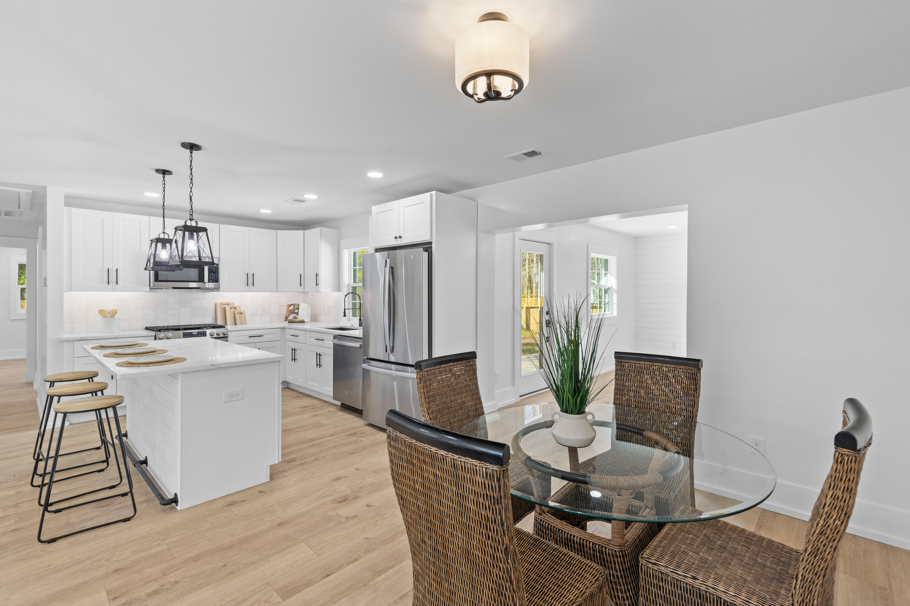 671 Riley Road Charleston, SC 29412 - Photo 9 of 53 Dining room