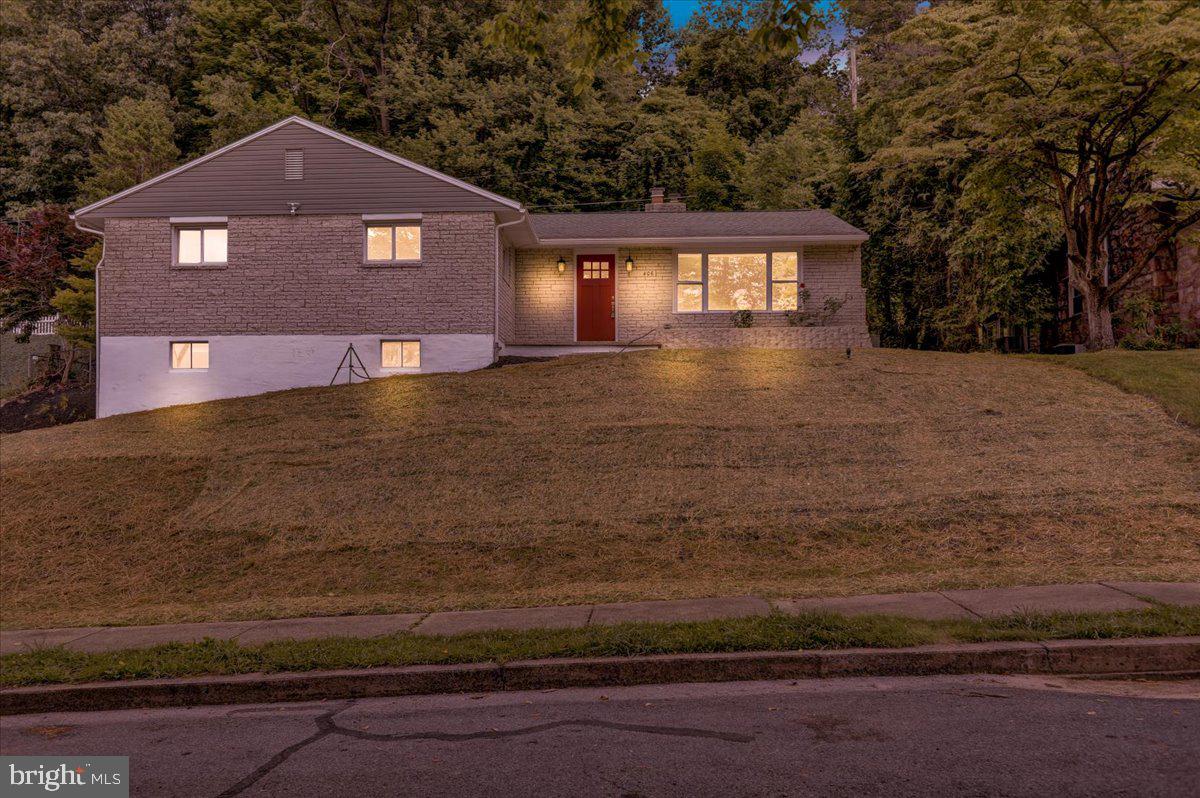 406 Hill Avenue Reading, PA 19606 - Photo 2 of 36