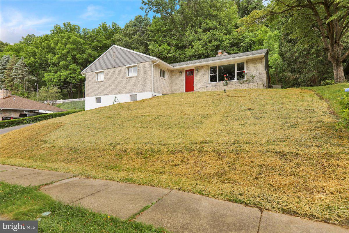 406 Hill Avenue Reading, PA 19606 - Photo 3 of 36