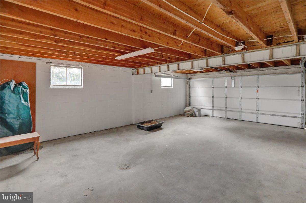 406 Hill Avenue Reading, PA 19606 - Photo 31 of 36