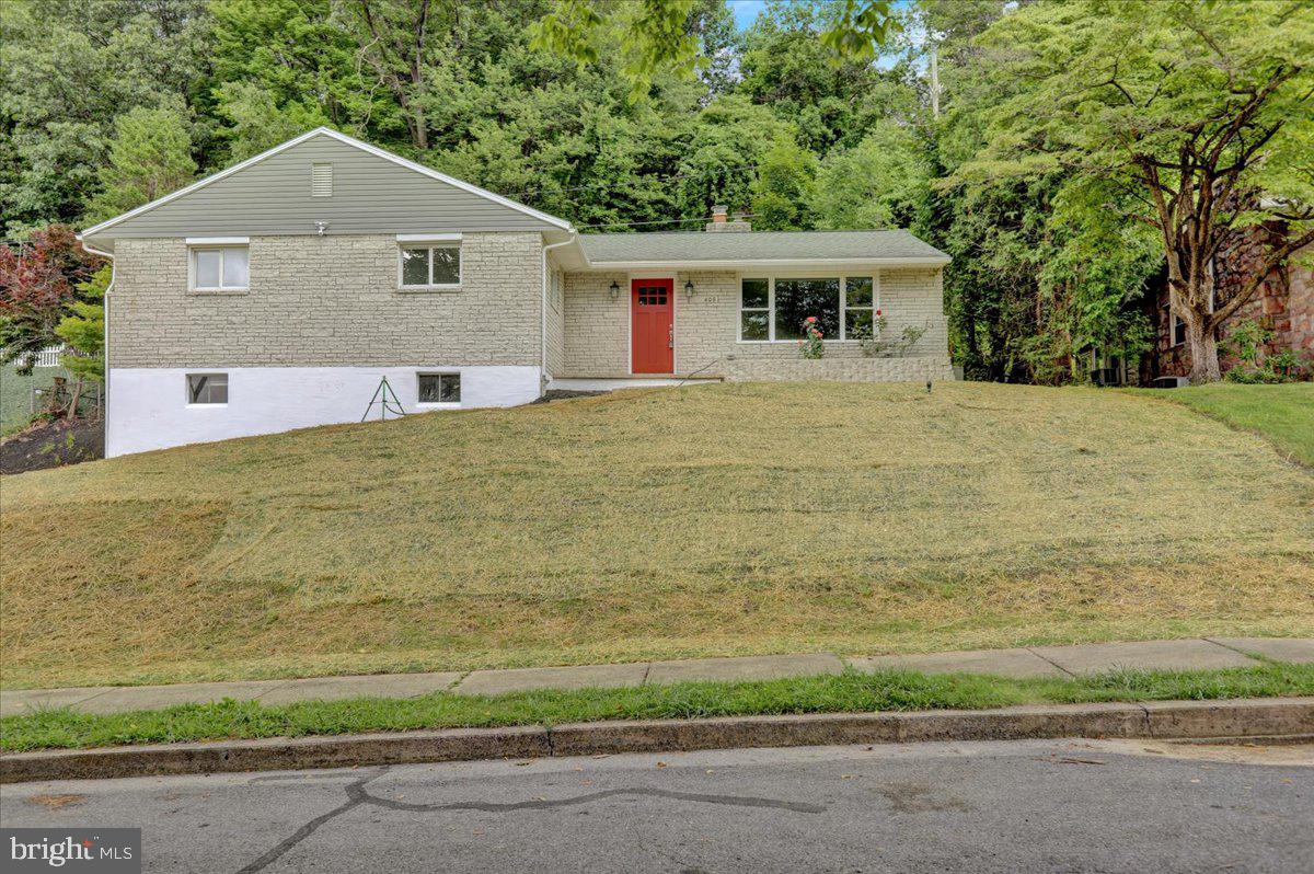 406 Hill Avenue Reading, PA 19606 - Photo 5 of 36