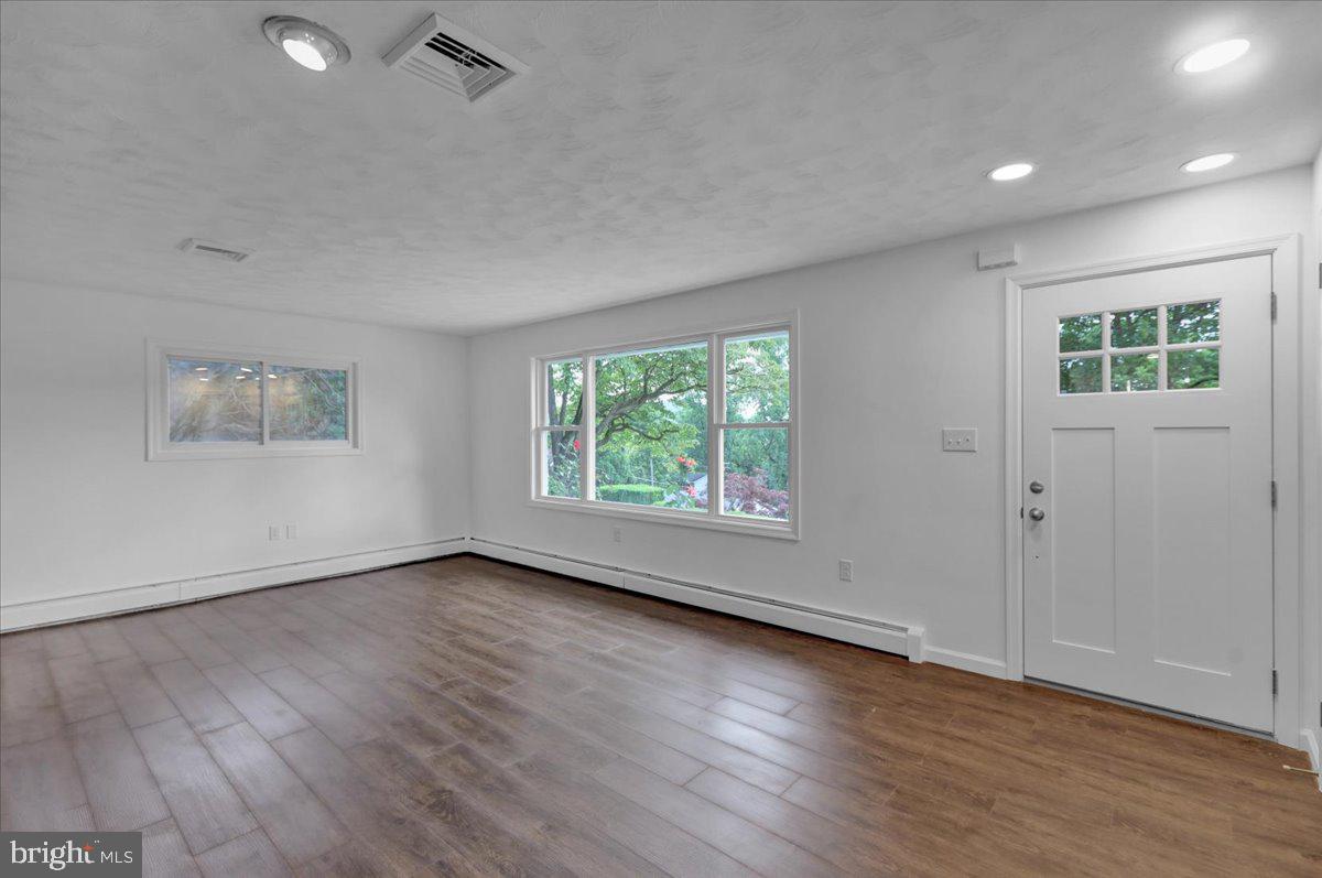 406 Hill Avenue Reading, PA 19606 - Photo 6 of 36