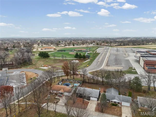 $349,999 | 3032 Valley Ridge Drive, St. Peters, MO 63376