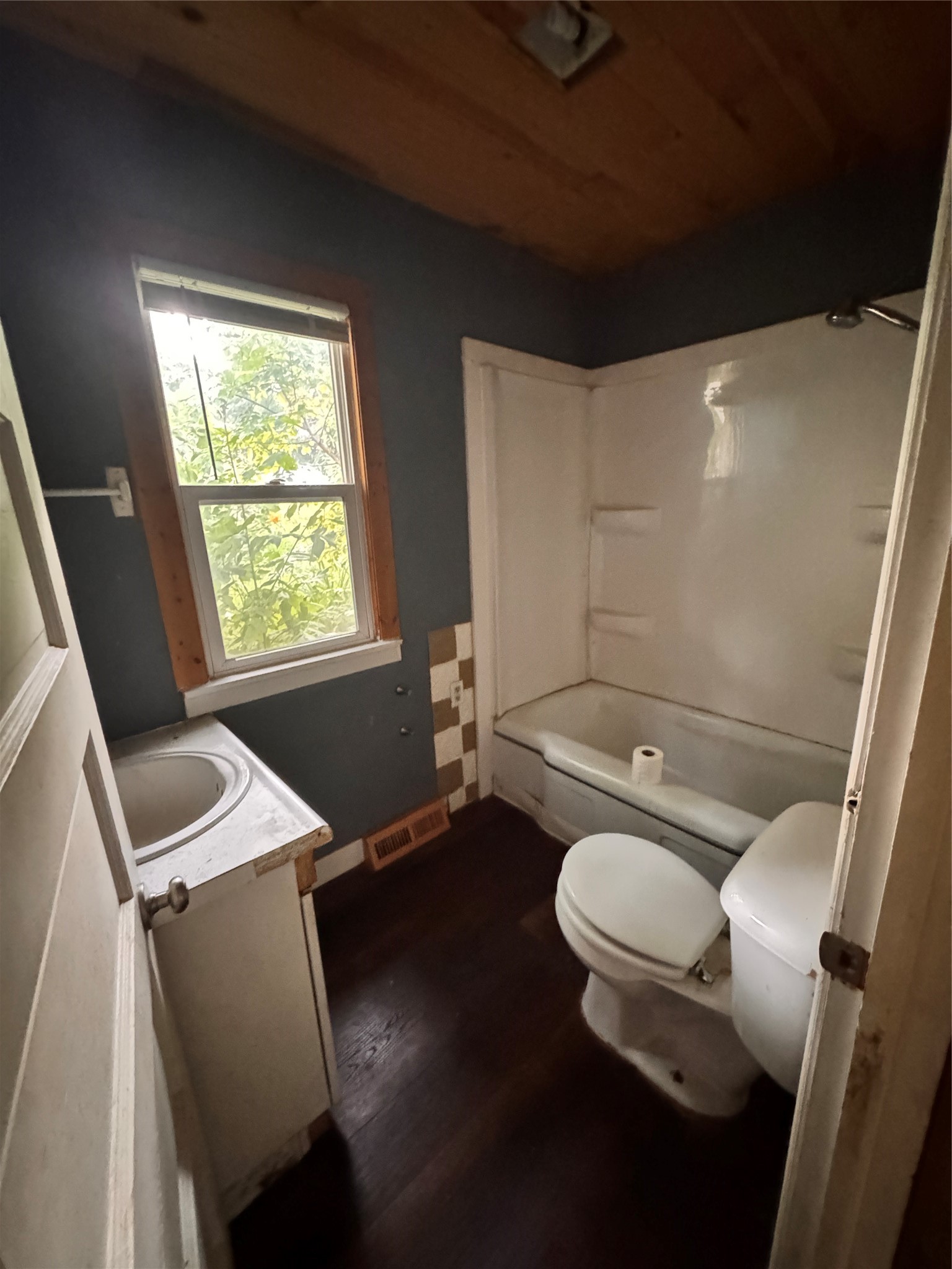409 Poplar Street Spooner, WI 54801 - Photo 5 of 7
