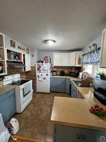 $140,000 | 417 West 5th Street, Lebo, KS 66856