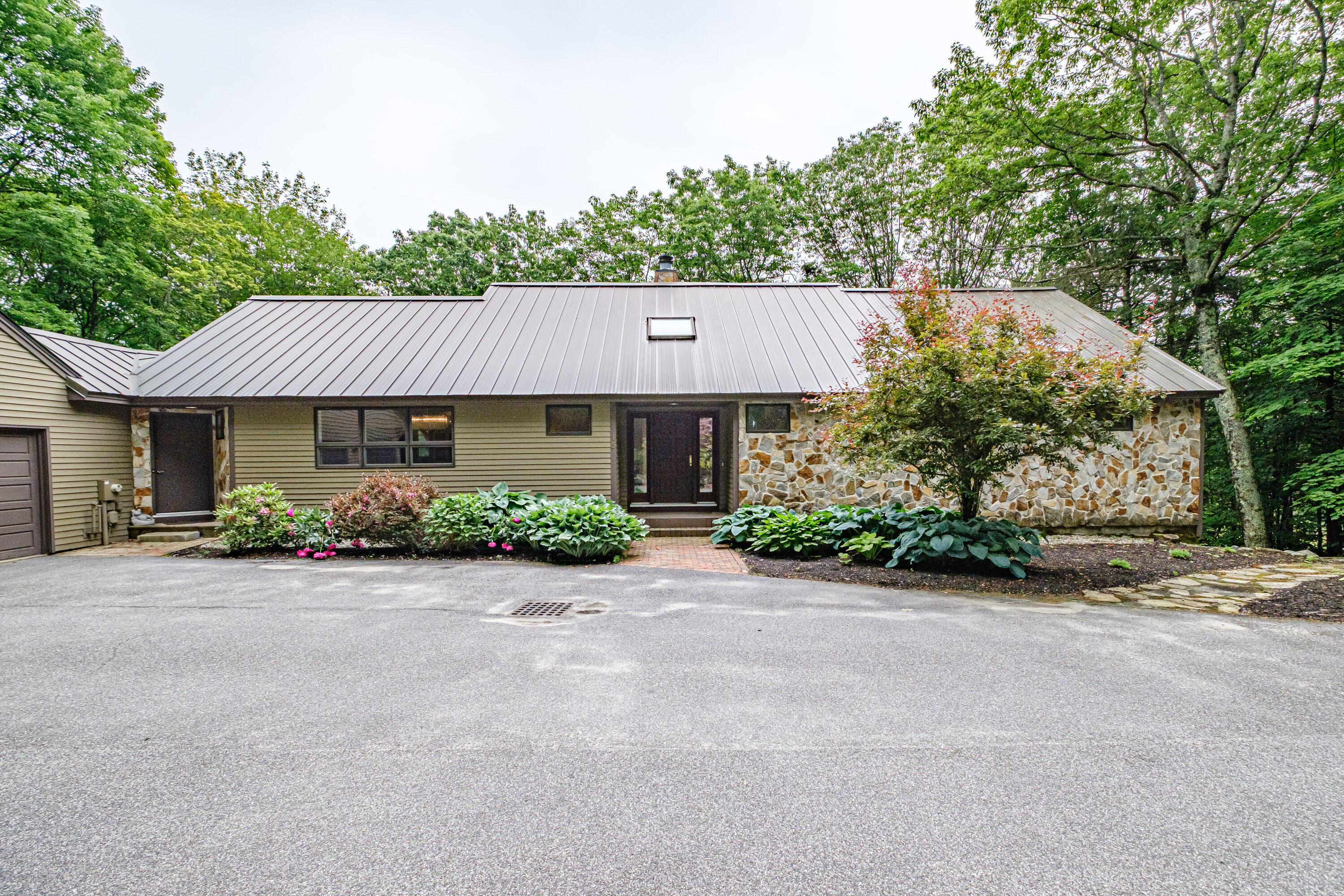 15 Inverness Road Falmouth, ME 04105 - Photo 2 of 83 20250619gp-61007