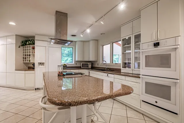 $1,399,900 | 15 Inverness Road, Falmouth, ME 04105