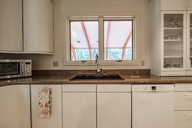 $1,399,900 | 15 Inverness Road, Falmouth, ME 04105