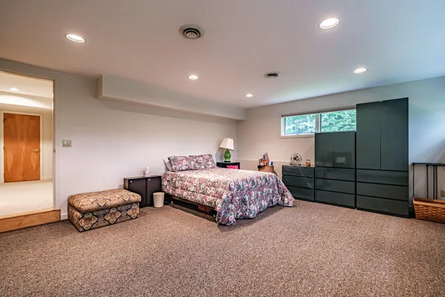 $1,399,900 | 15 Inverness Road, Falmouth, ME 04105