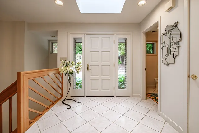 $1,399,900 | 15 Inverness Road, Falmouth, ME 04105