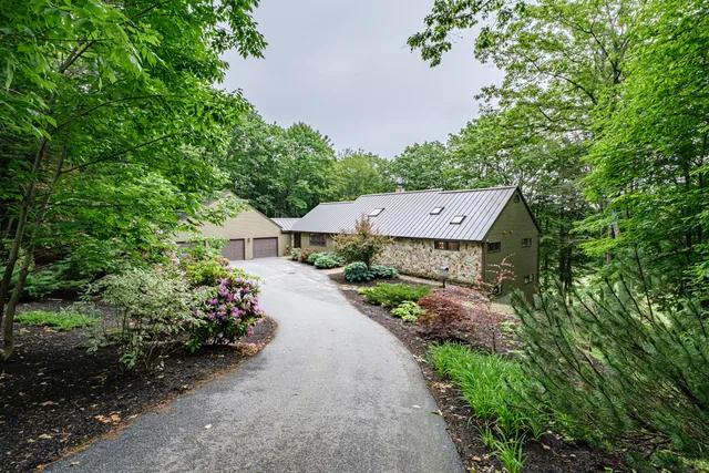 $1,399,900 | 15 Inverness Road, Falmouth, ME 04105