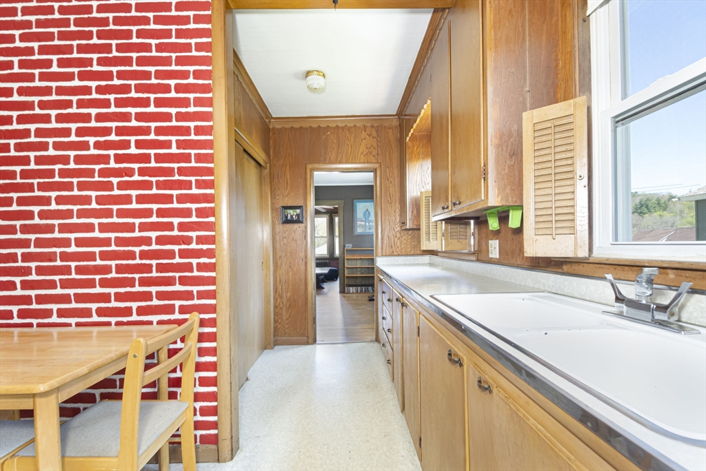 441 Hamilton Street Southbridge, MA 01550 - Photo 8 of 16