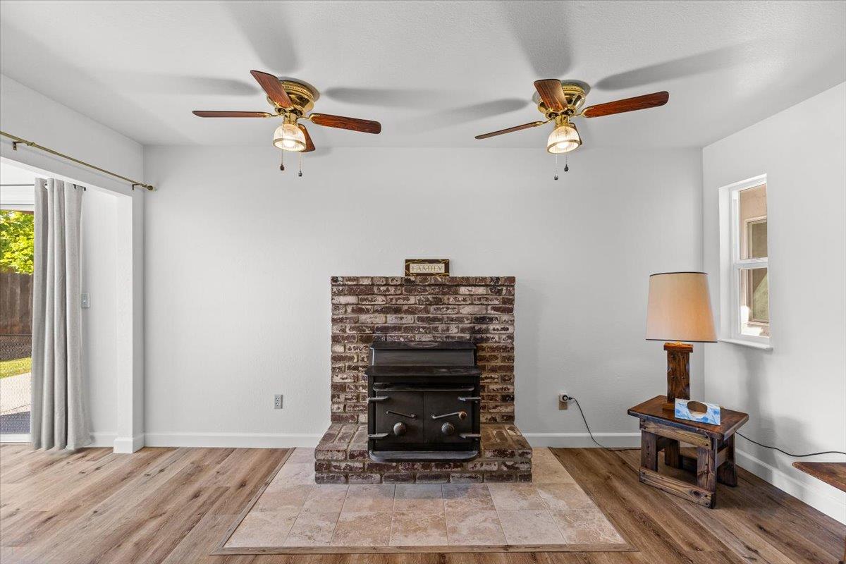 185 East Wyman Road French Camp, CA 95231 - Photo 18 of 44 a living room with furniture and a chandelier