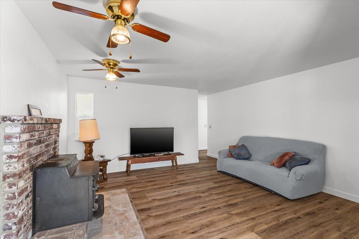 185 East Wyman Road French Camp, CA 95231 - Photo 23 of 44 a living room with furniture and a flat screen tv