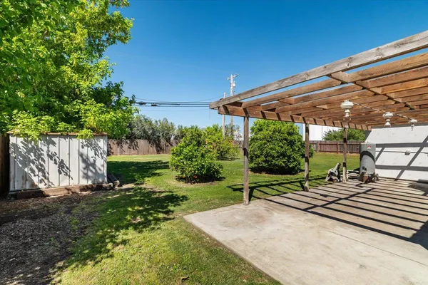 a view of a house with backyard and sitting area