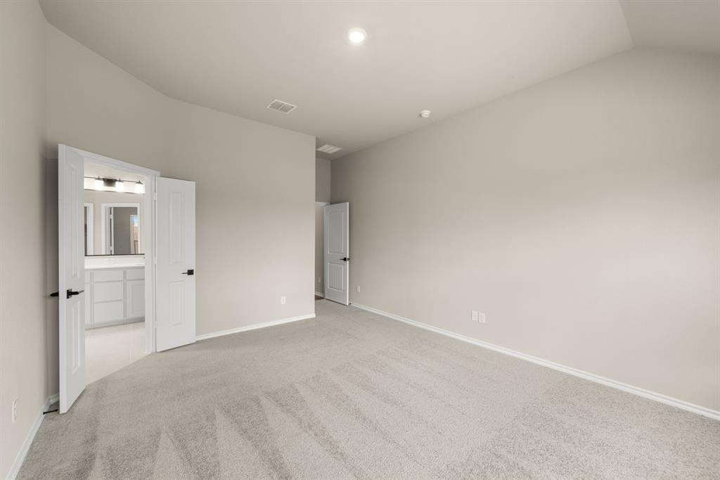 4017 Kitts Road Granbury, TX 76049 - Photo 13 of 27 DFW-Pirate Village-Concept 1937-4017 Kitts Road-Primary Suite-Risewell Homes-2