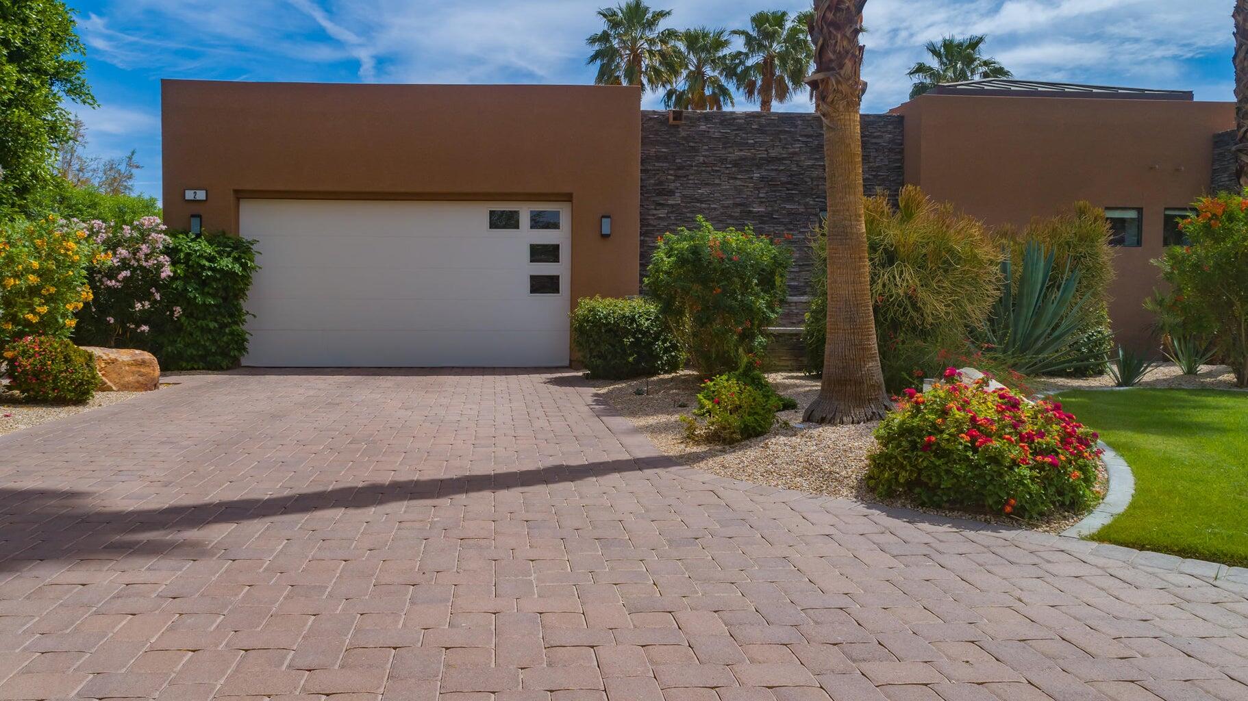 2 Dominion Court Rancho Mirage, CA 92270 - Photo 33 of 40 a backyard of a house with lots of green space