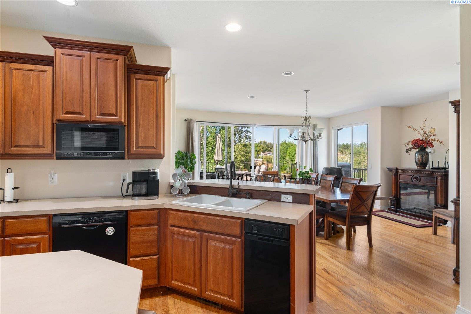 2102 South Rialto Court Kennewick, WA 99338 - Photo 10 of 46 Gallery Image 10