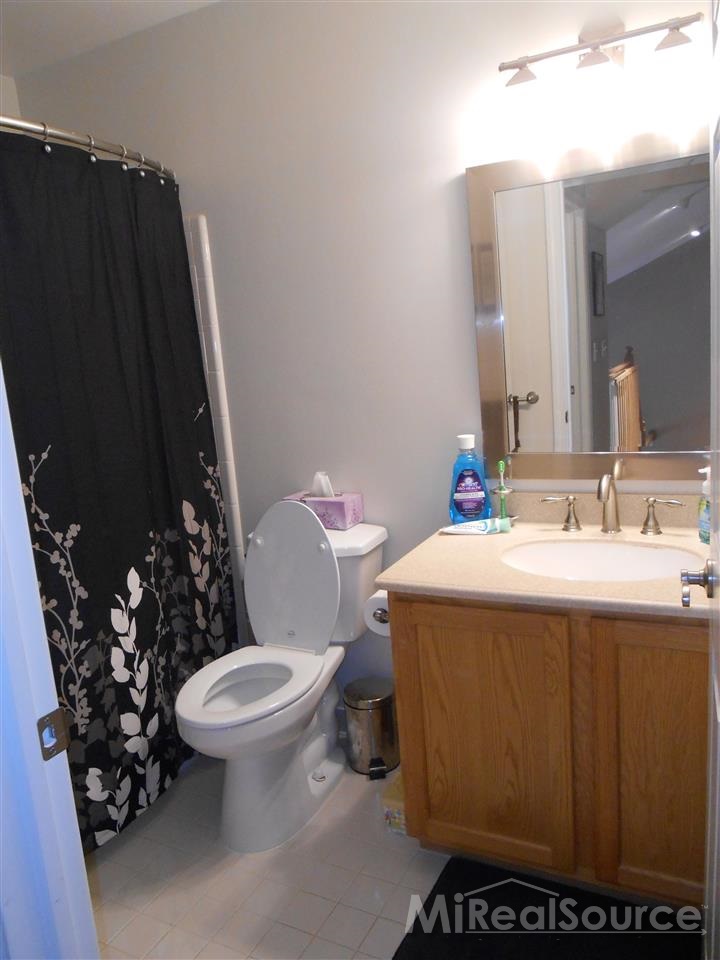 16710 Country Ridge Lane, Unit 56 Macomb, MI 48044 - Photo 22 of 26 31201475-21.JPG