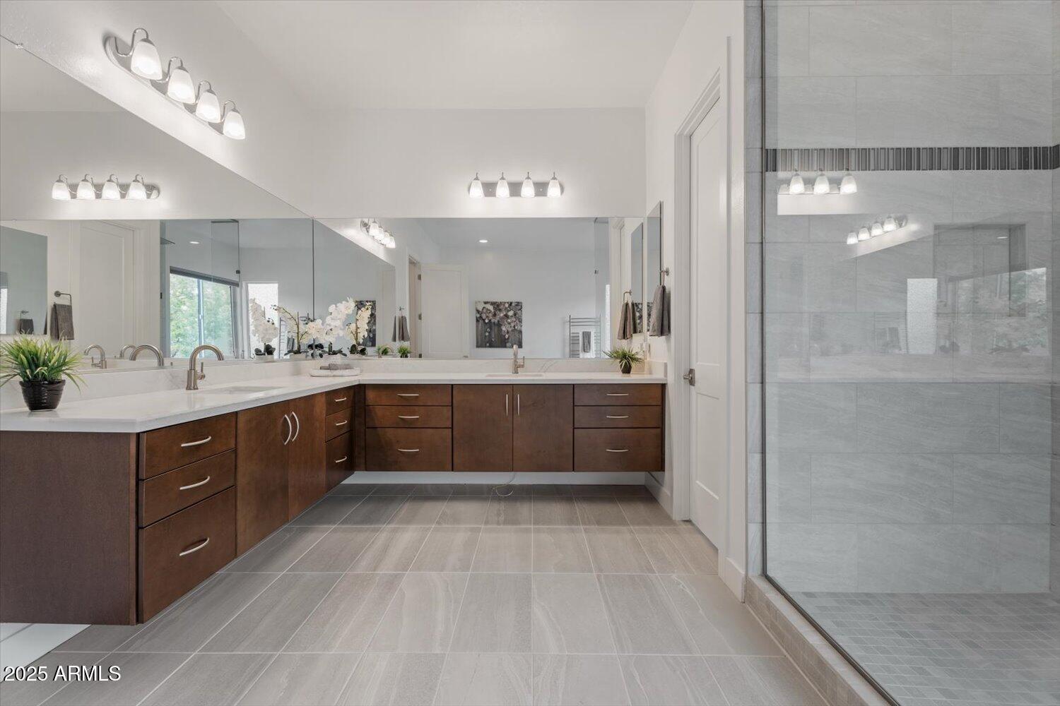 9527 South 13th Way Phoenix, AZ 85042 - Photo 13 of 44 a bathroom with a mirror a double vanity sink and mirror