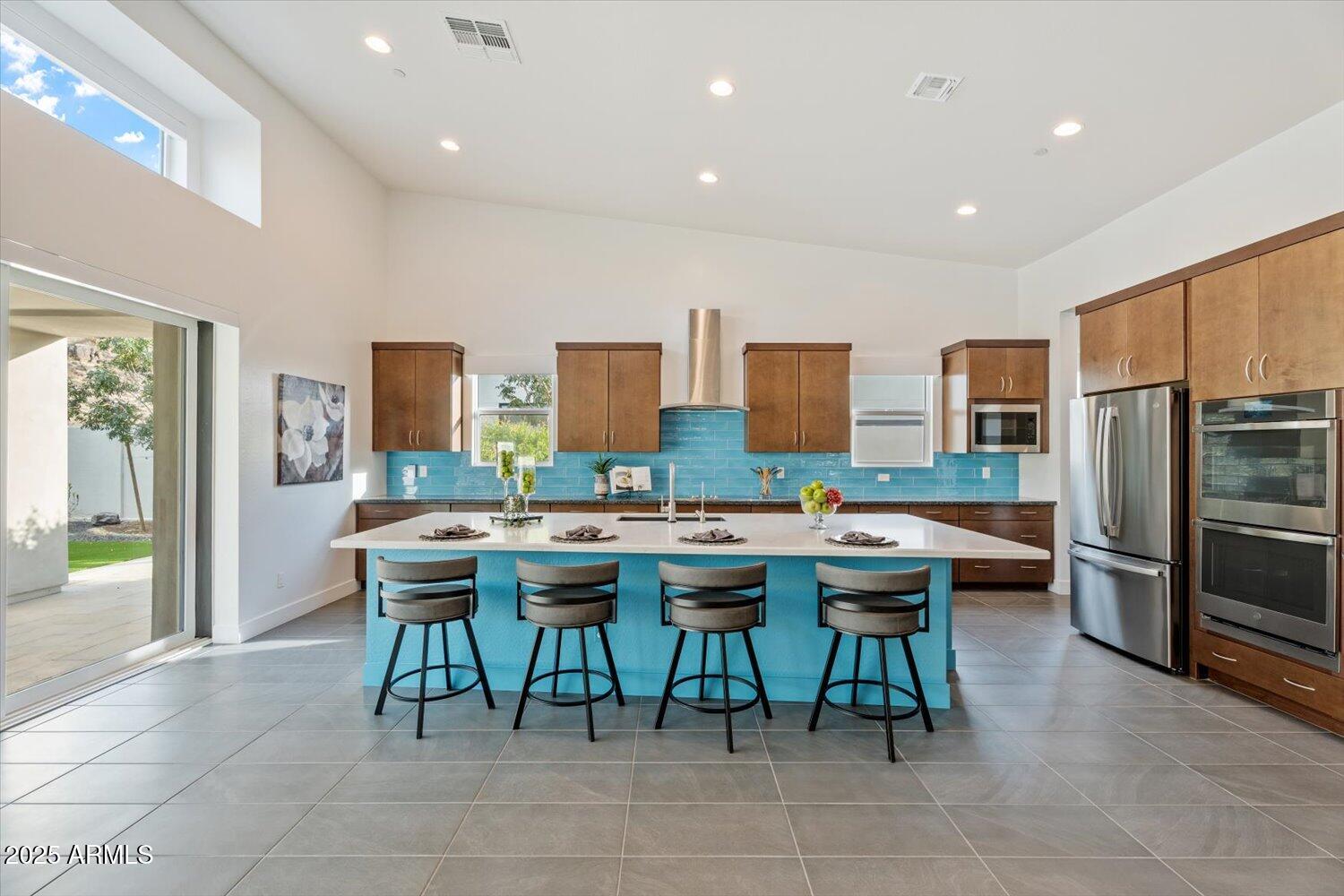 9527 South 13th Way Phoenix, AZ 85042 - Photo 8 of 44 a table and chairs in a kitchen
