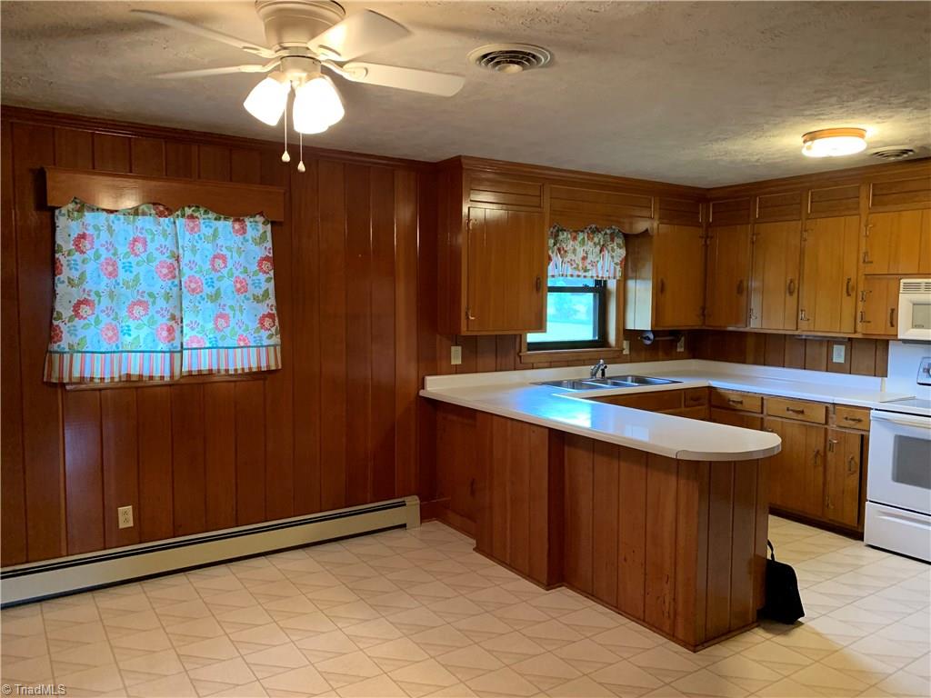 788 Pickett Road Lexington, NC 27295 - Photo 3 of 25 plenty of kitchen and dining space. House has heatpump plus gas boiler backup.