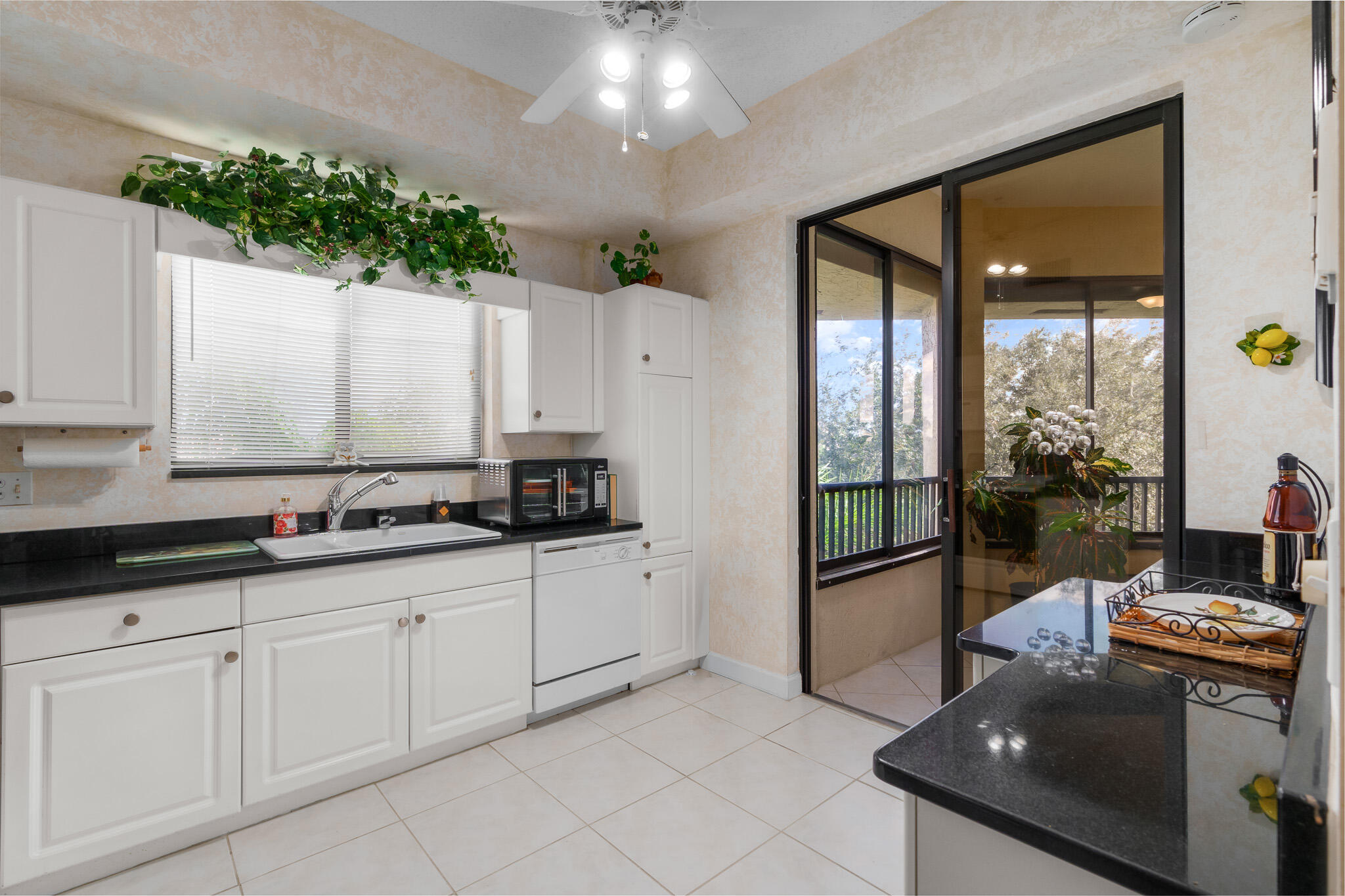 7546 La Paz Boulevard, Unit 405 Boca Raton, FL 33433 - Photo 13 of 43 20251216-DSC05968