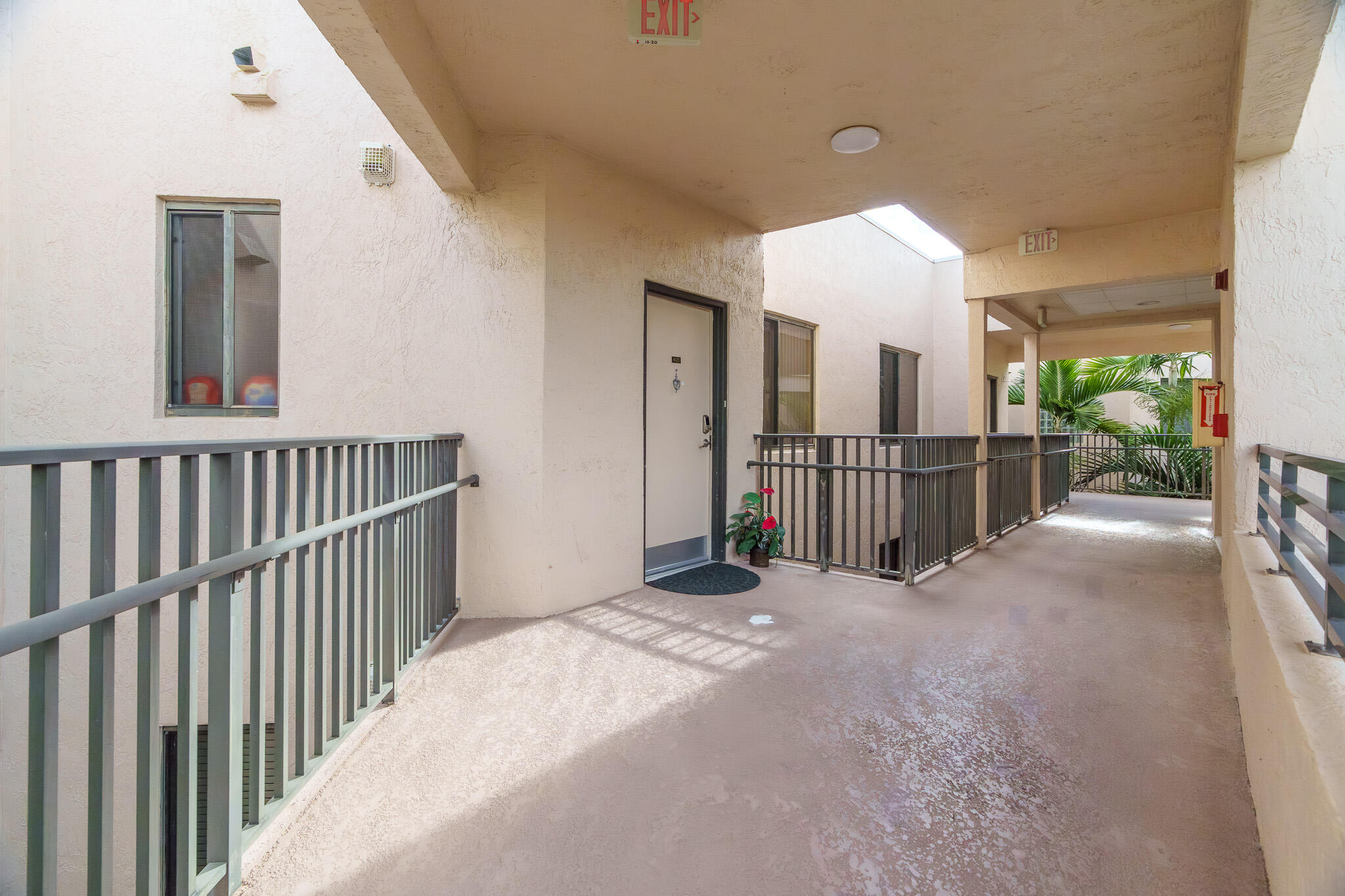 7546 La Paz Boulevard, Unit 405 Boca Raton, FL 33433 - Photo 39 of 43 DSC05880