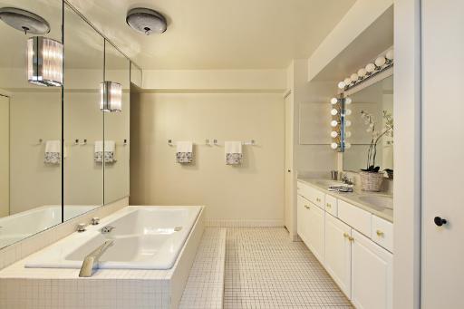 1621 Mission Hills Road, Unit 108 Northbrook, IL 60062 - Photo 6 of 8