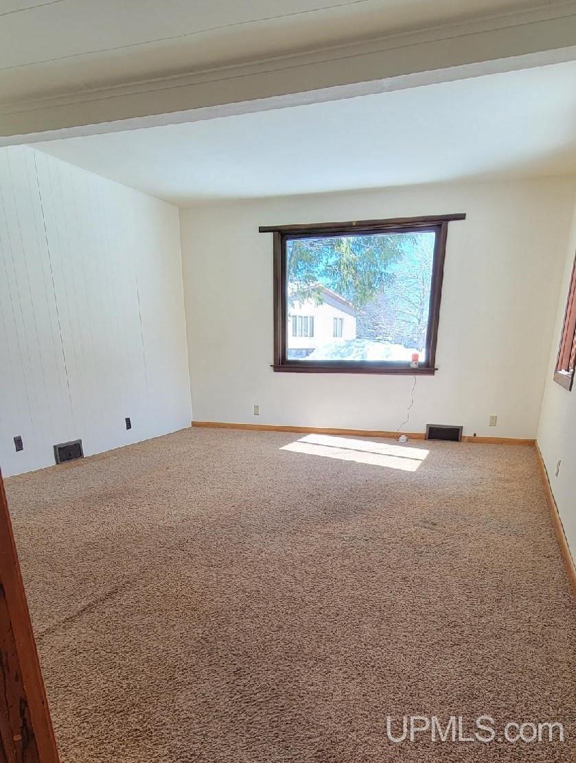 214 Cary Road Hurley, WI 54534 - Photo 3 of 20 Gallery Image 3