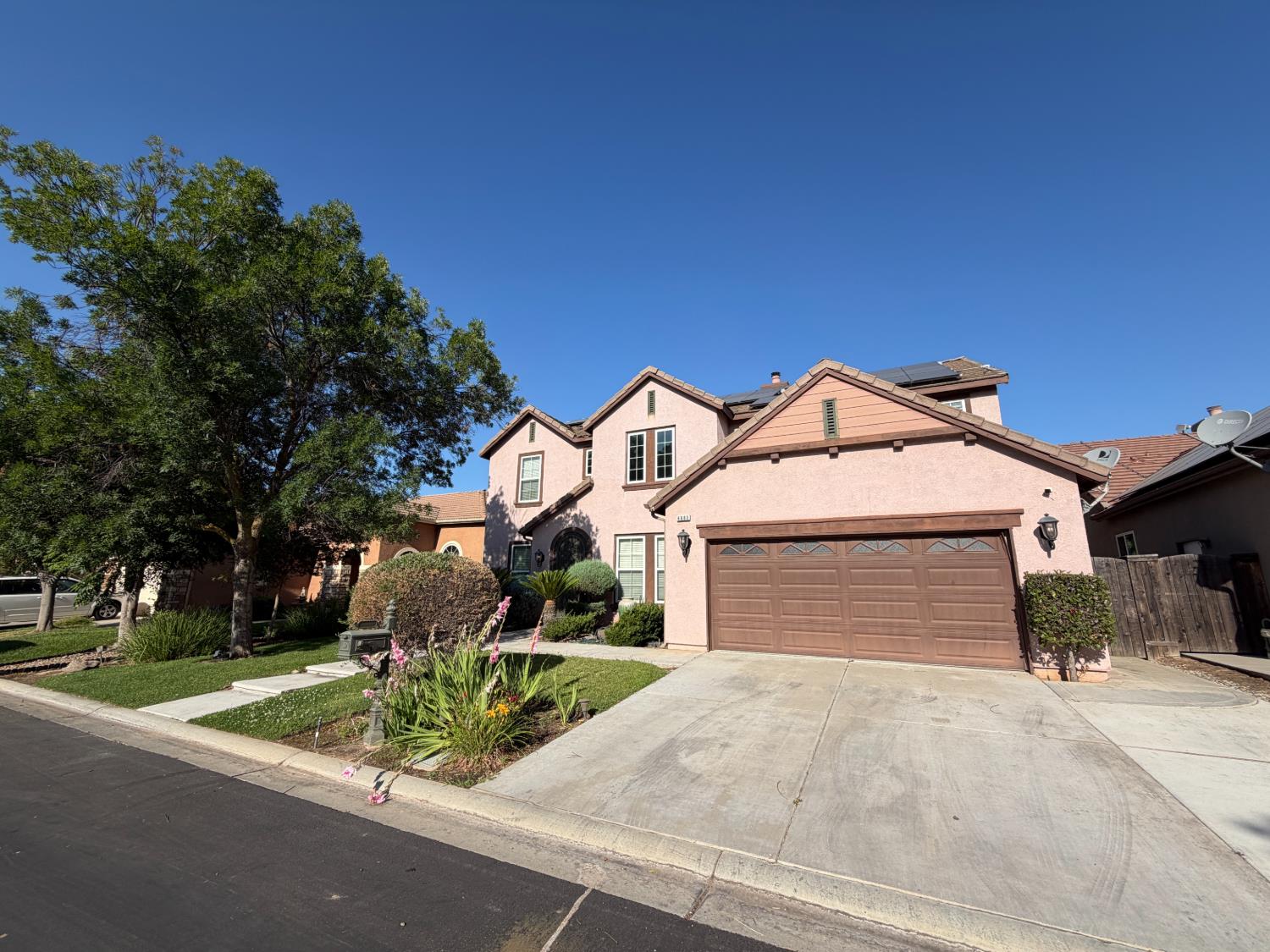 4683 North Arrow Ridge Way Clovis, CA 93619 - Photo 2 of 4