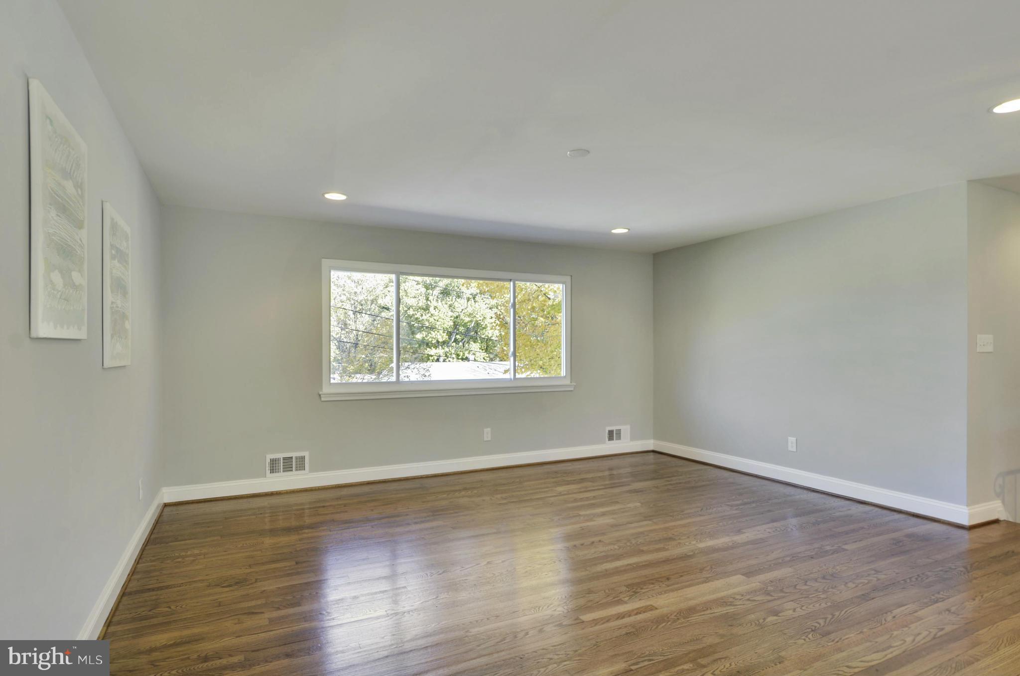 9622 McAlpine Road Silver Spring, MD 20901 - Photo 25 of 29 Living Room