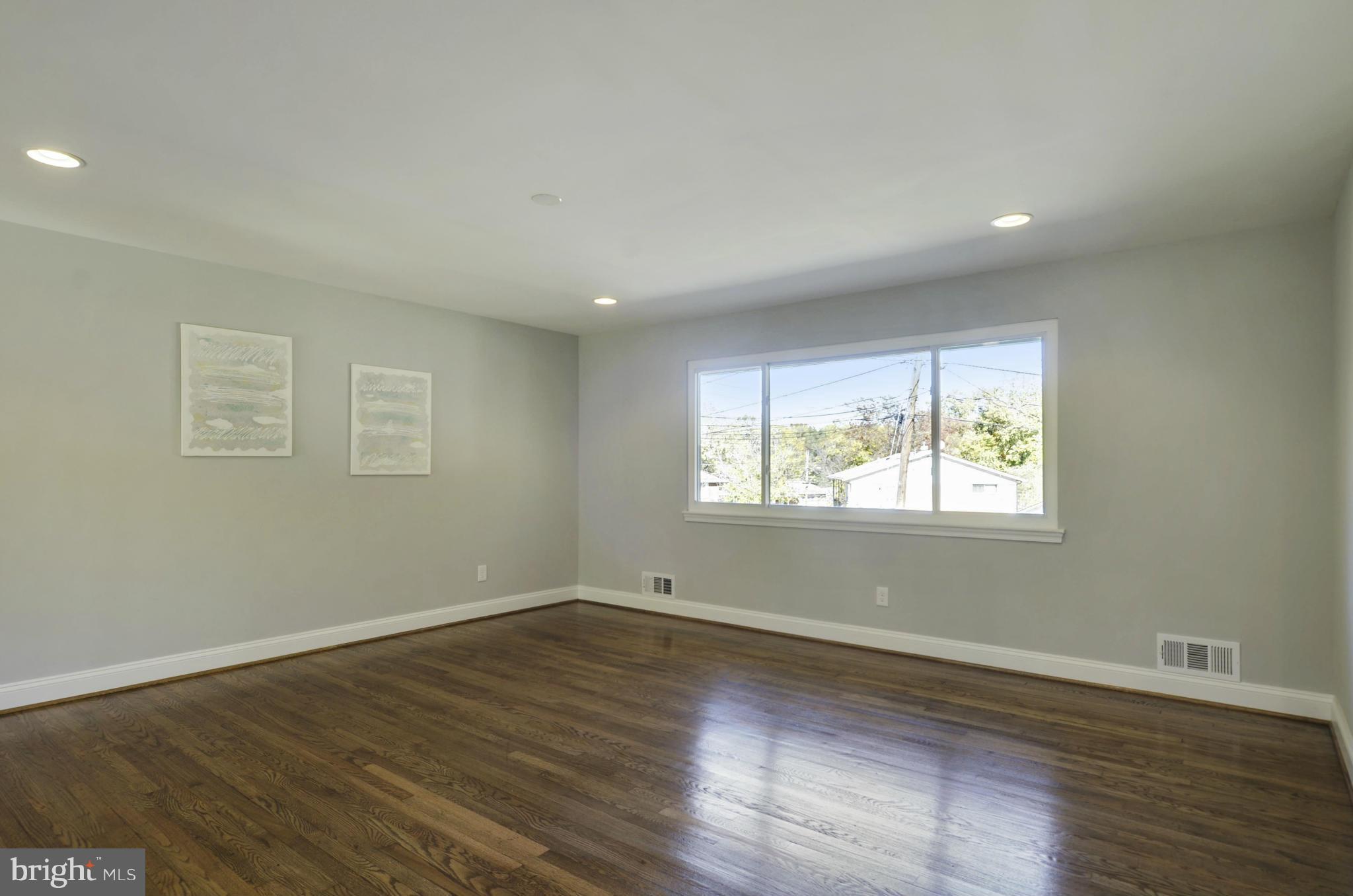 9622 McAlpine Road Silver Spring, MD 20901 - Photo 26 of 29 Living Room