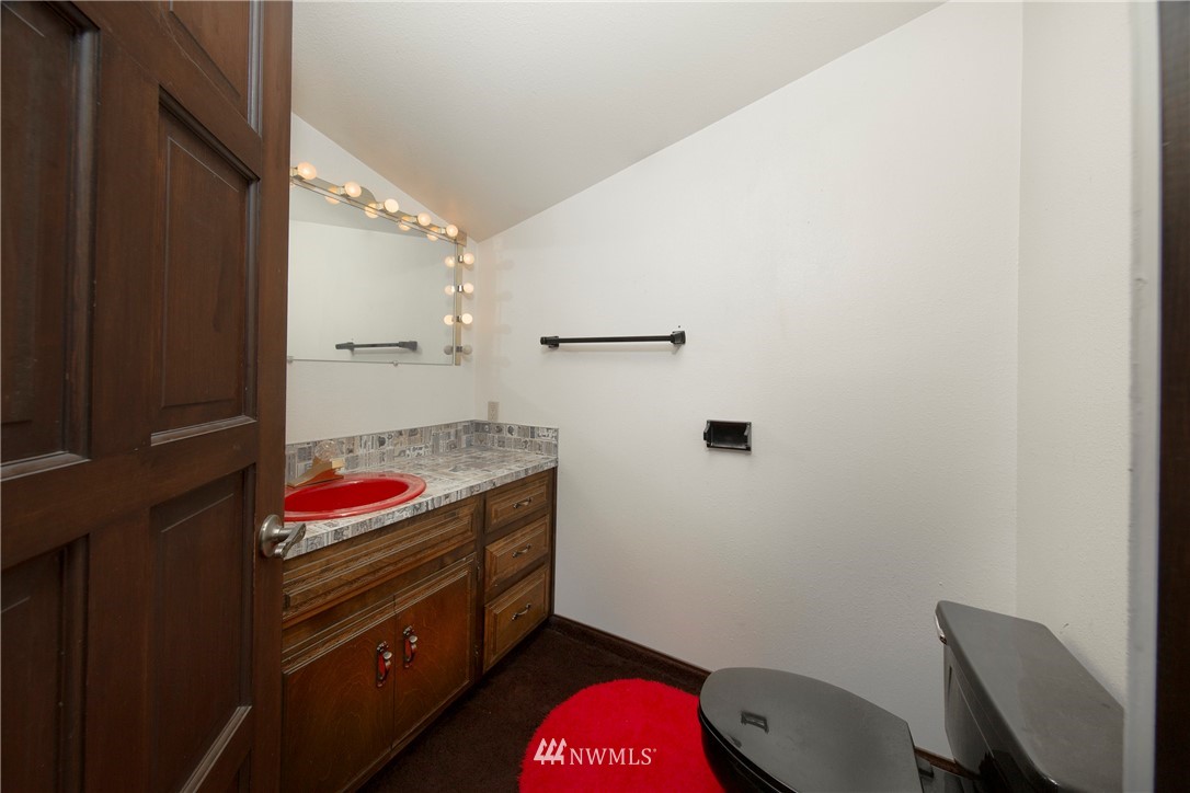 7461 Willow Grove Road Longview, WA 98632 - Photo 24 of 31 a bathroom with a toilet