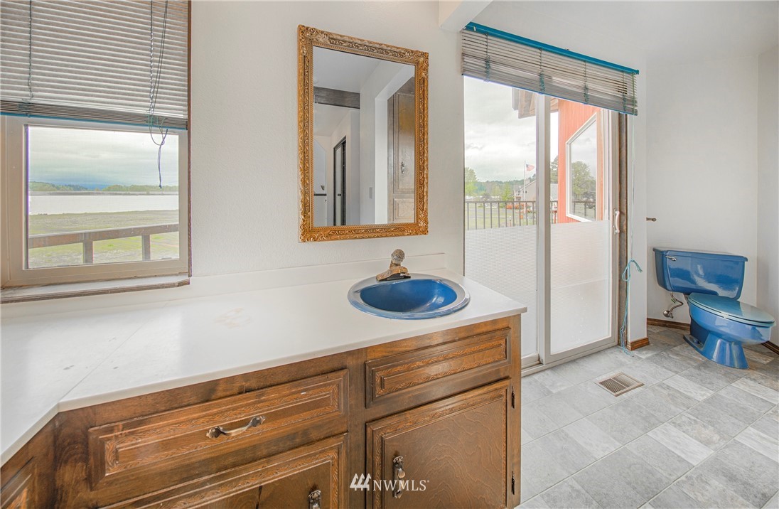 7461 Willow Grove Road Longview, WA 98632 - Photo 26 of 31 a view of a door and a window