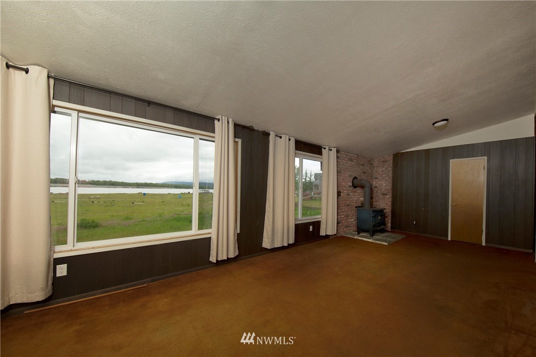 7461 Willow Grove Road Longview, WA 98632 - Photo 29 of 31 a view of an empty room with a window