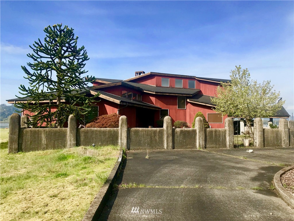 7461 Willow Grove Road Longview, WA 98632 - Photo 4 of 31 a front view of a house with a yard