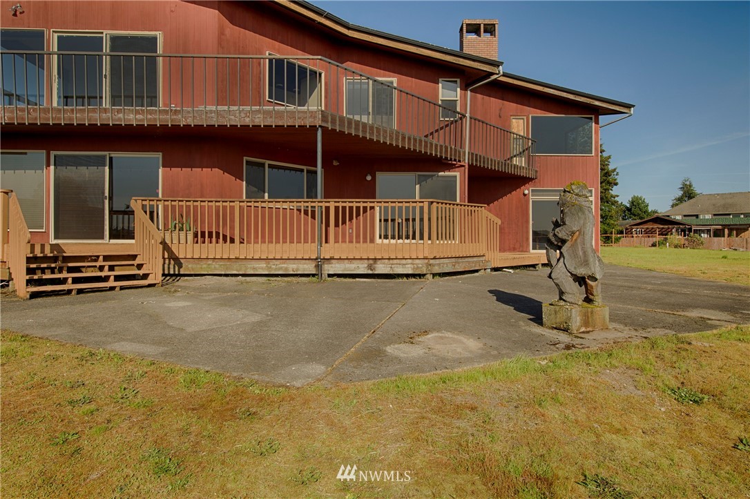 7461 Willow Grove Road Longview, WA 98632 - Photo 6 of 31 a view of a house with a wooden fence