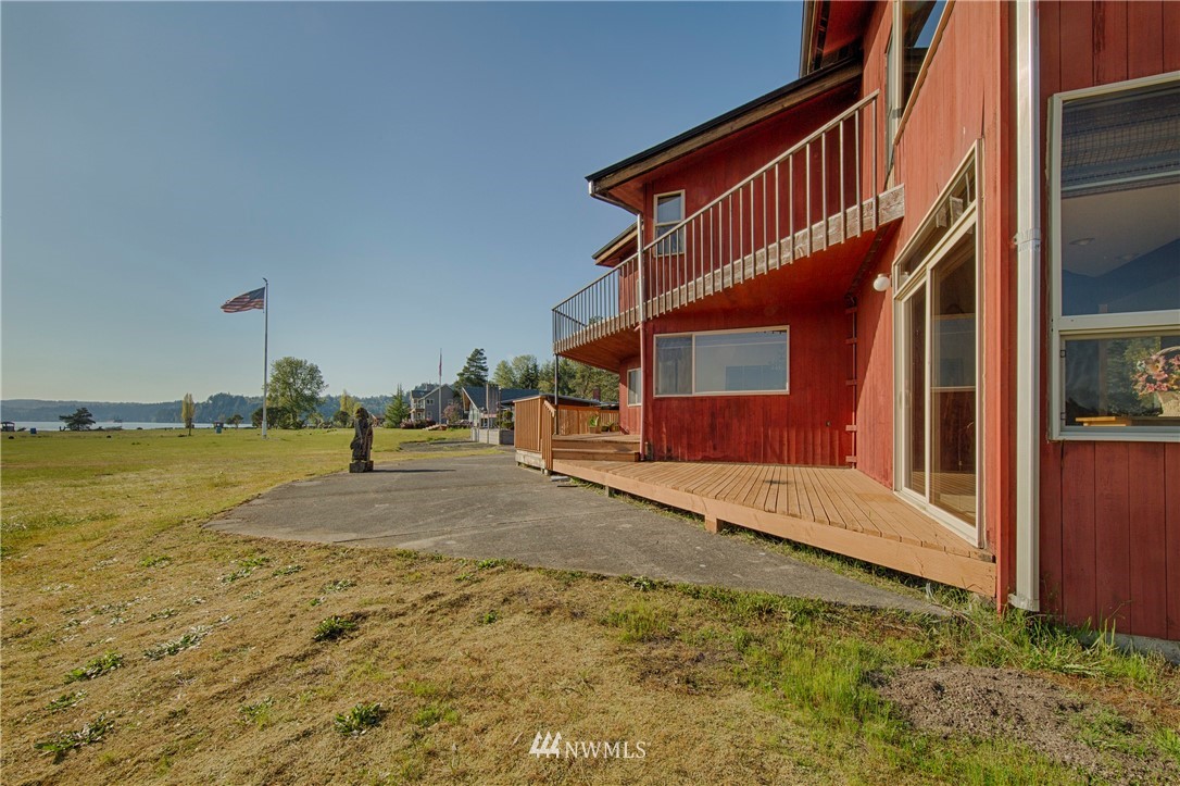 7461 Willow Grove Road Longview, WA 98632 - Photo 7 of 31 a view of a house with a yard