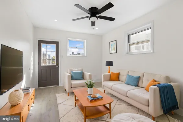 $1,600 | 1807 South 9th Street, Unit 2, Philadelphia, PA 19148
