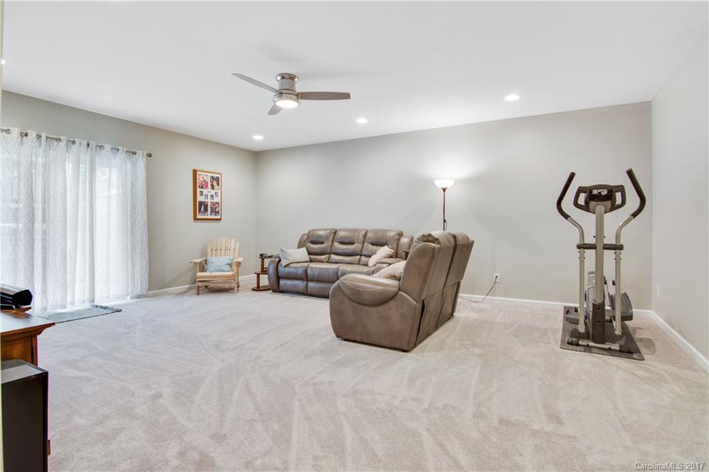 9131 Inverness Bay Road Charlotte, NC 28278 - Photo 12 of 24 Gallery Image 12