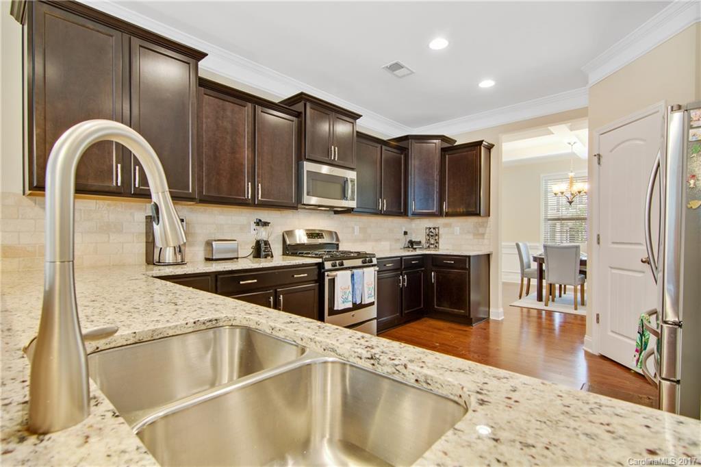 9131 Inverness Bay Road Charlotte, NC 28278 - Photo 6 of 24 Gallery Image 6