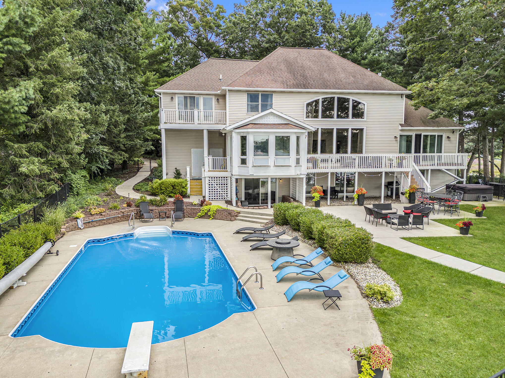 15518 Oak Ridge Drive Spring Lake, MI 49456 - Photo 5 of 68 053_photo_aug_19_2024_3_45_23_pm_436
